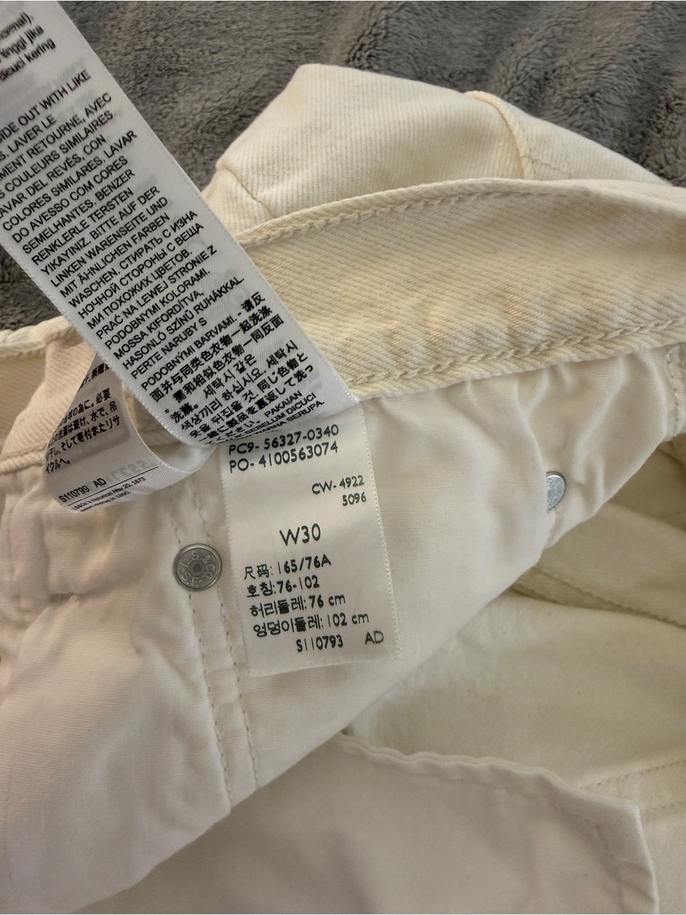 Women's Levi High-Rise Cream Denim Shorts - Size 30 Waist - Picture 7 of 8